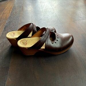 Dansko Susana Brown Leather Clogs Sz 40